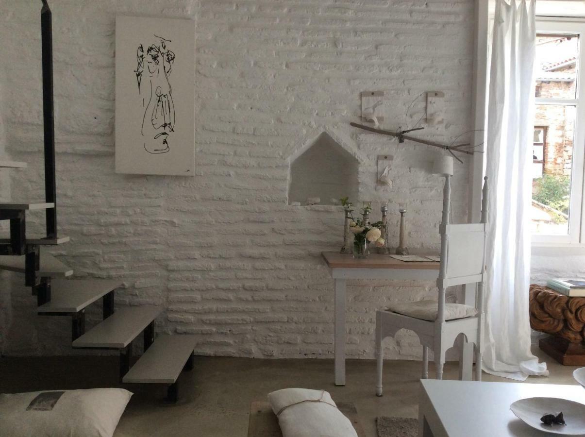 La Maison Sur La Place Penne-d'Agenais ภายนอก รูปภาพ