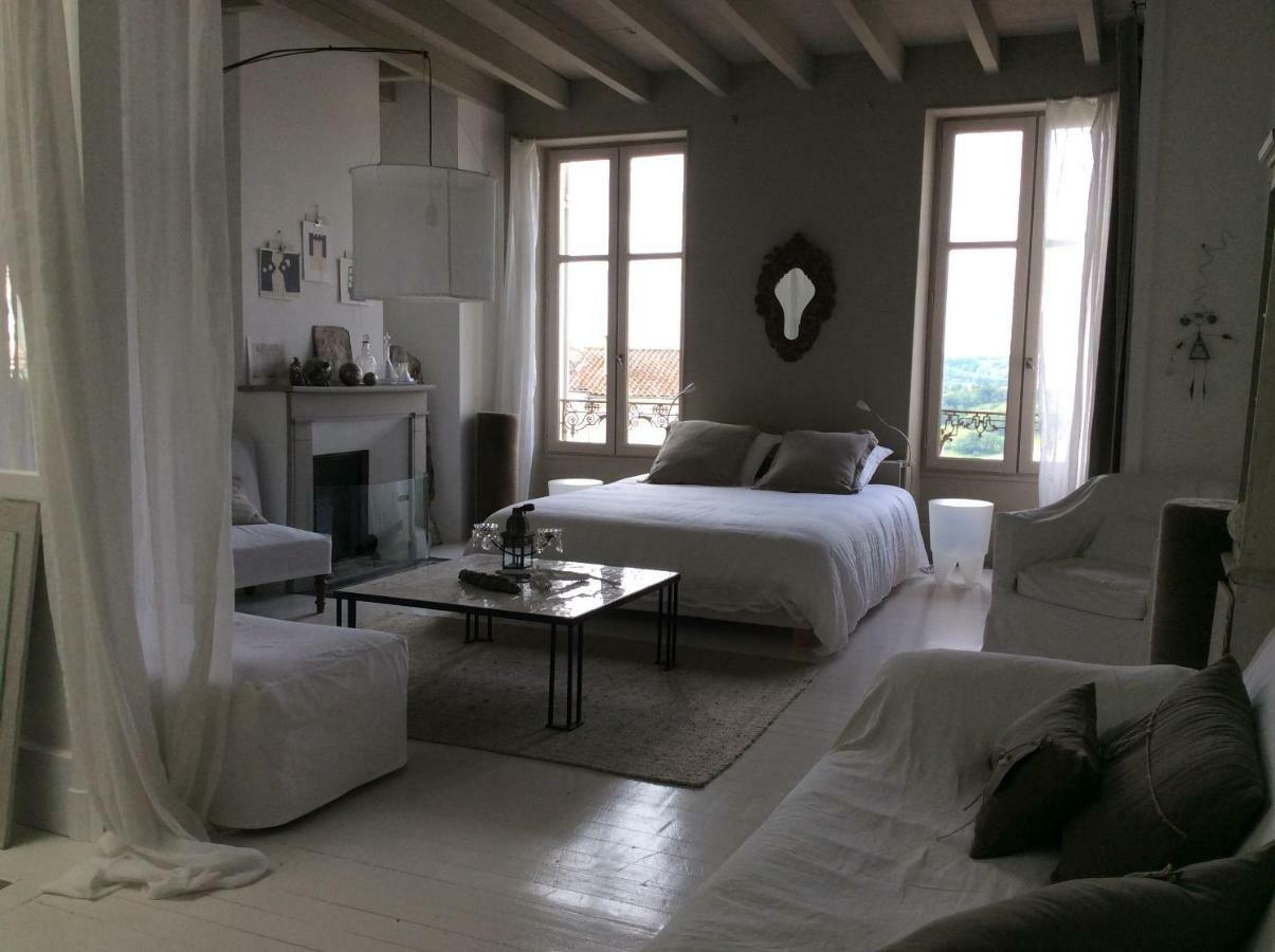 La Maison Sur La Place Penne-d'Agenais ภายนอก รูปภาพ