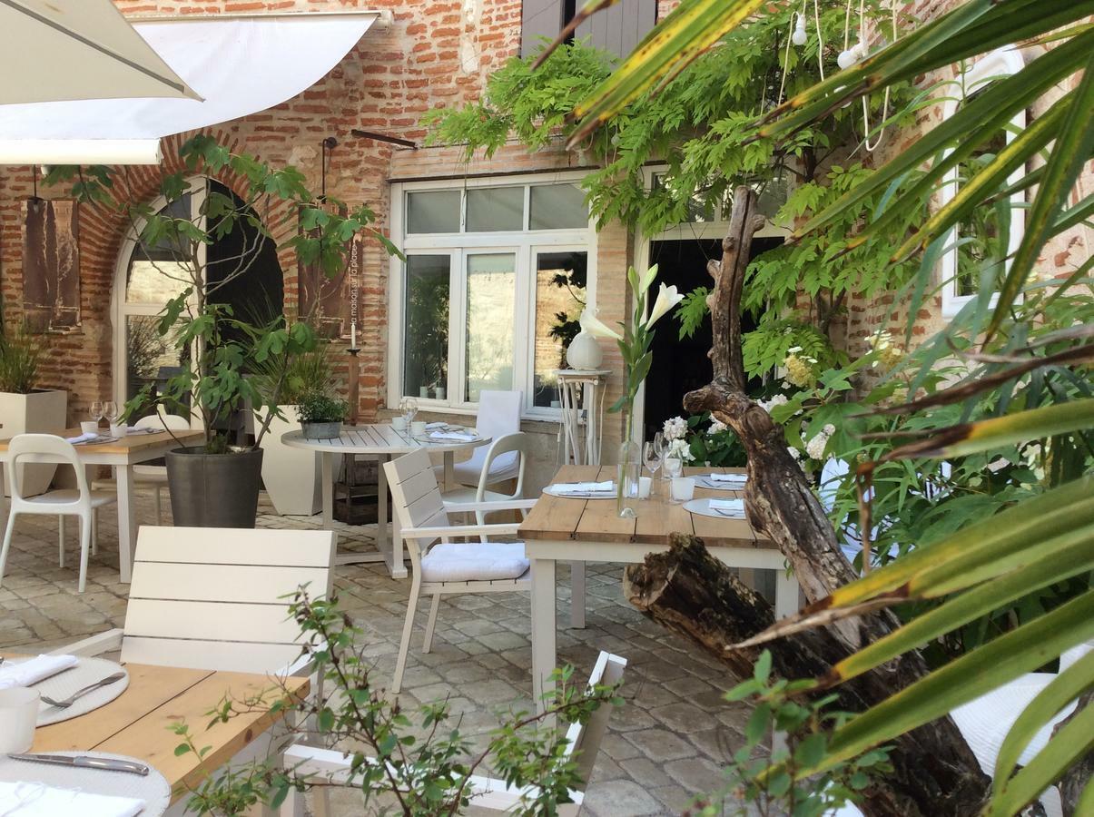La Maison Sur La Place Penne-d'Agenais ภายนอก รูปภาพ